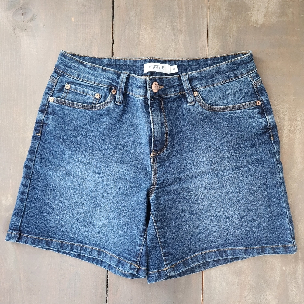 MyStyle Mid Rise Denim Shorts - Size 6
